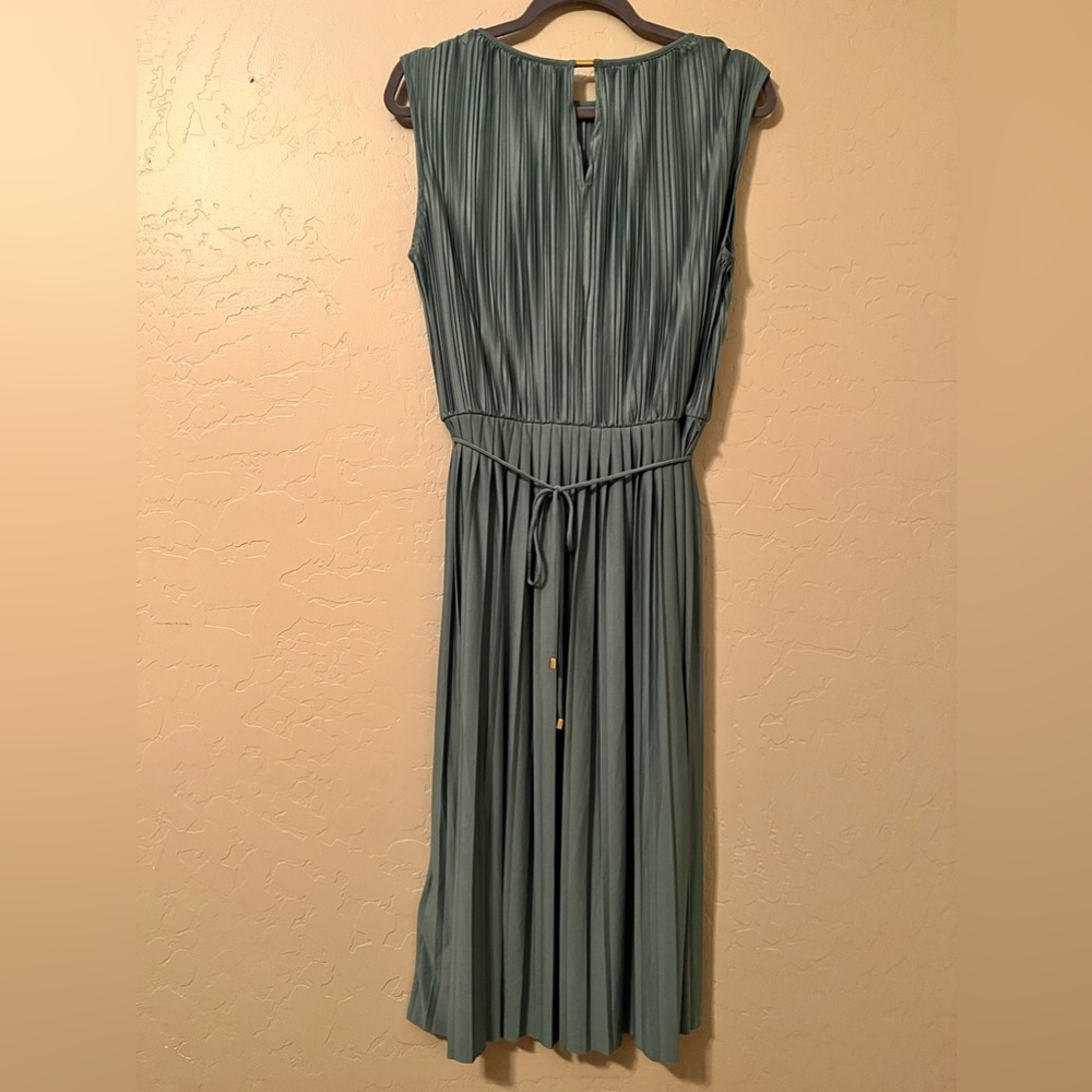 Womens Midi Dress H&M (cocktail, formal, casual) can be worn at any occasion.